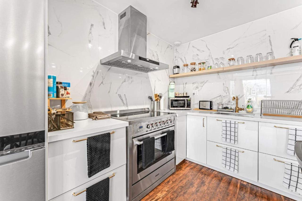 Amazing Fully Renovated Apartment On Queen St. Toronto Eksteriør bilde