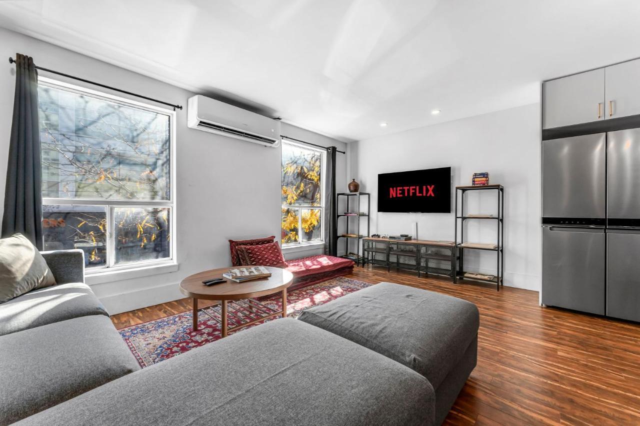 Amazing Fully Renovated Apartment On Queen St. Toronto Eksteriør bilde