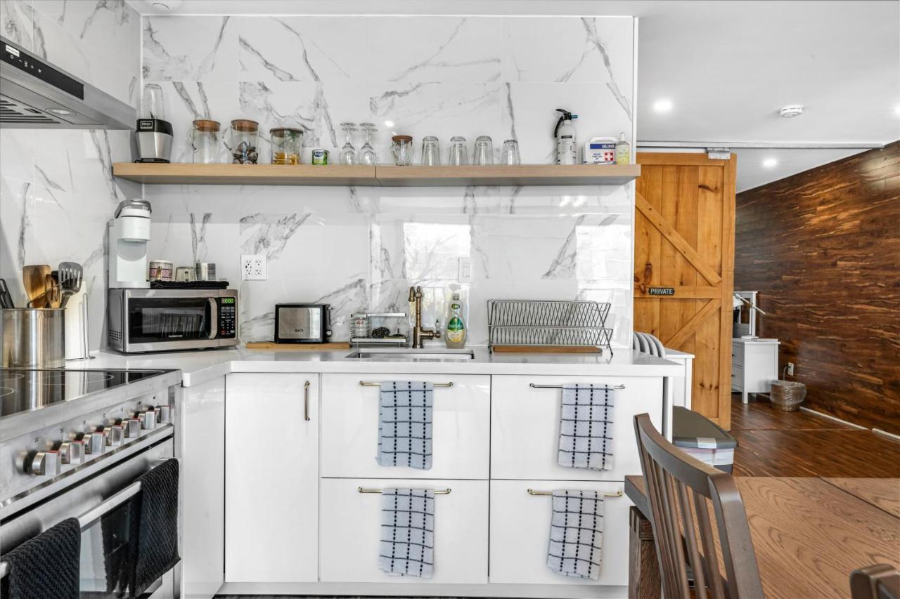 Amazing Fully Renovated Apartment On Queen St. Toronto Eksteriør bilde