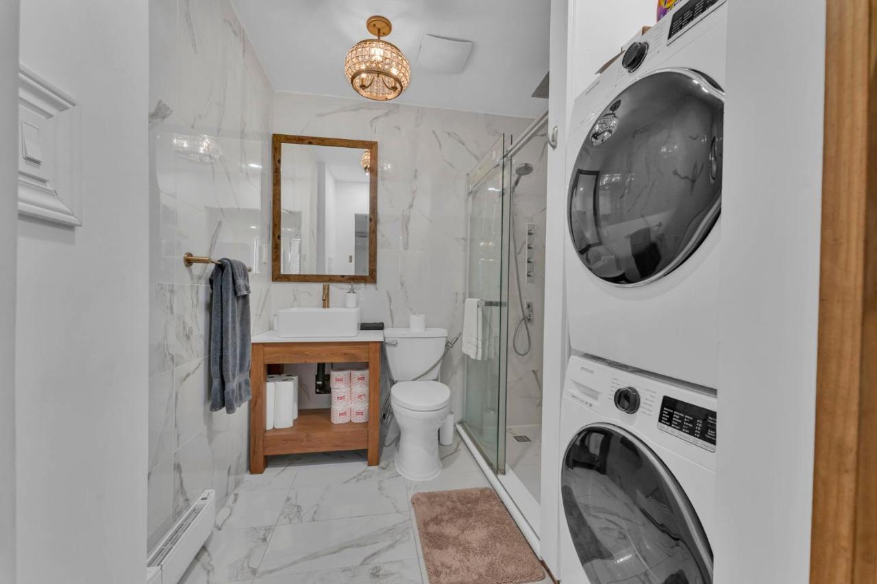 Amazing Fully Renovated Apartment On Queen St. Toronto Eksteriør bilde